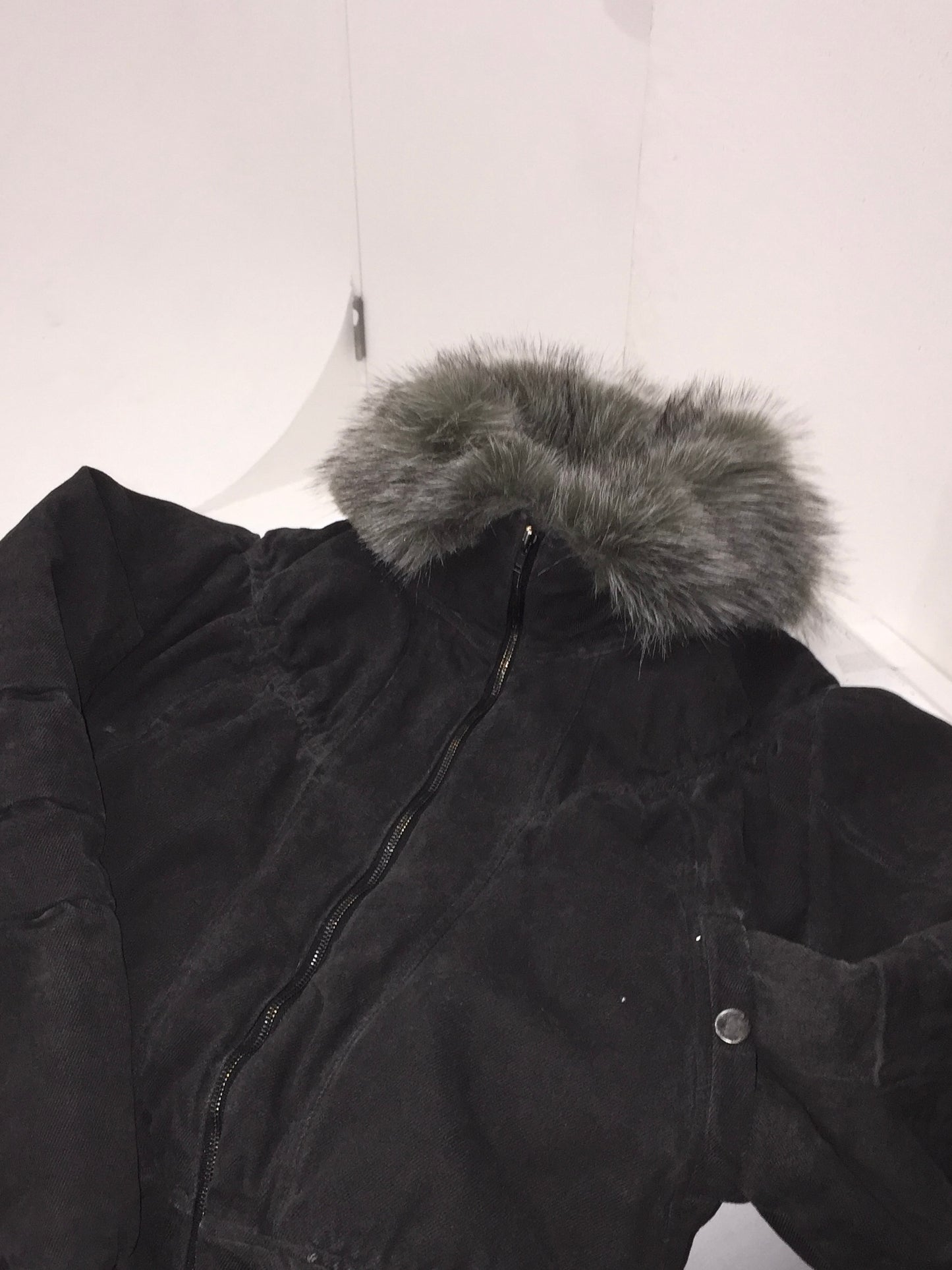 Command in color blouson